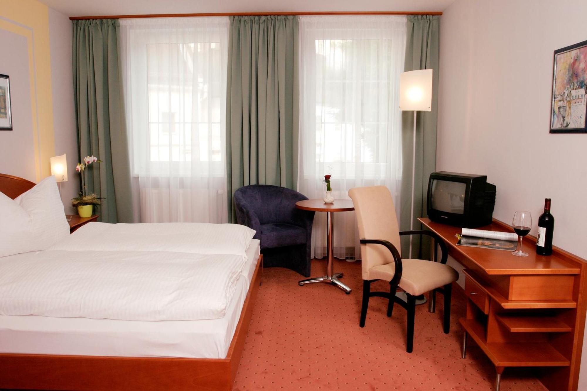 Hotel Florianerhof Markt Sankt Florian Bagian luar foto